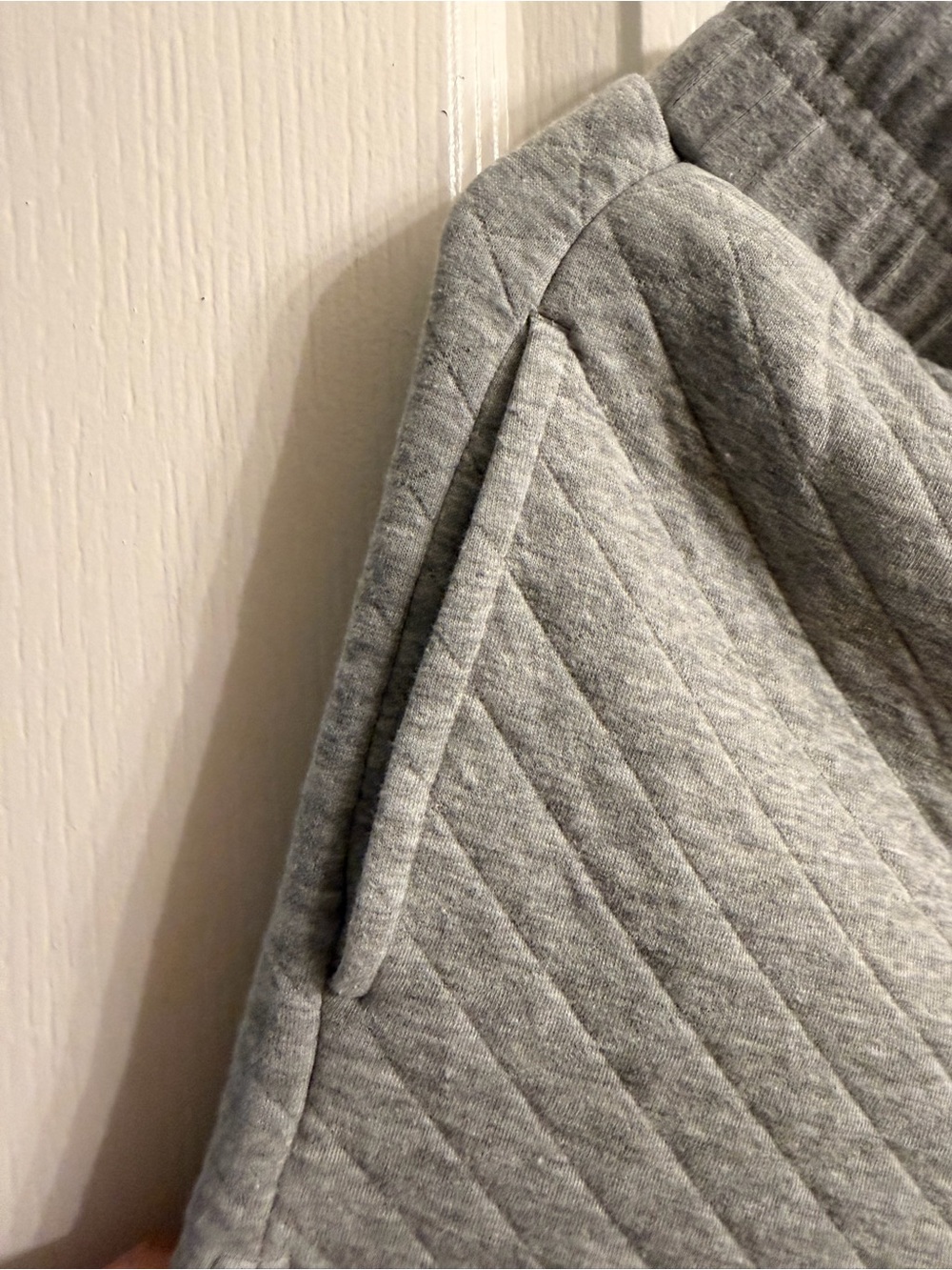 ALO Yoga Quilted Arena Shorts in Light Gray - Picture 4 of 5